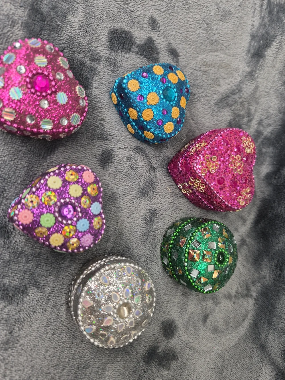 Hand Crafted Beaded Trinket Boxes Sparkling Rhinestone Heart Shape  6 Pcs
